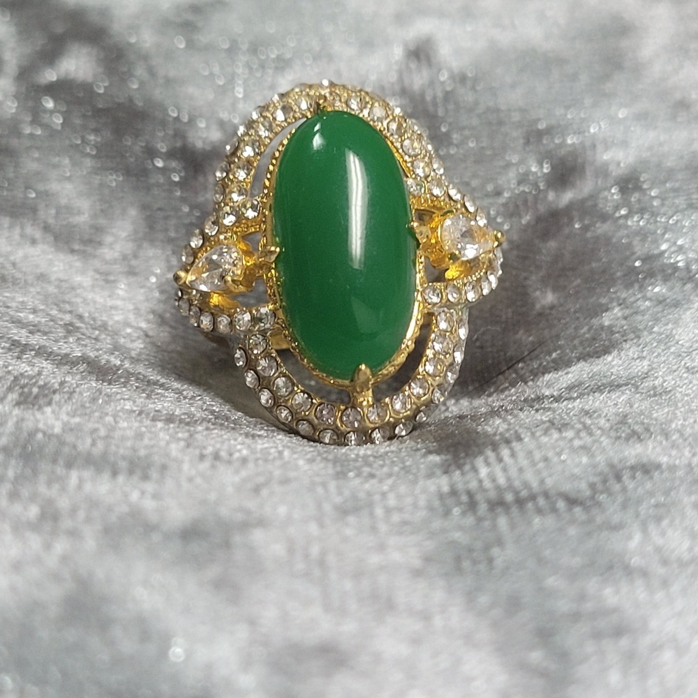 Ladies Oval Inlaid Hollow Green Ring - Picture 6 of 8